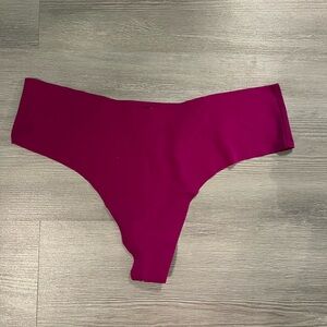 NWOT Victoria's Secret Fuchsia No Show Thong size Medium